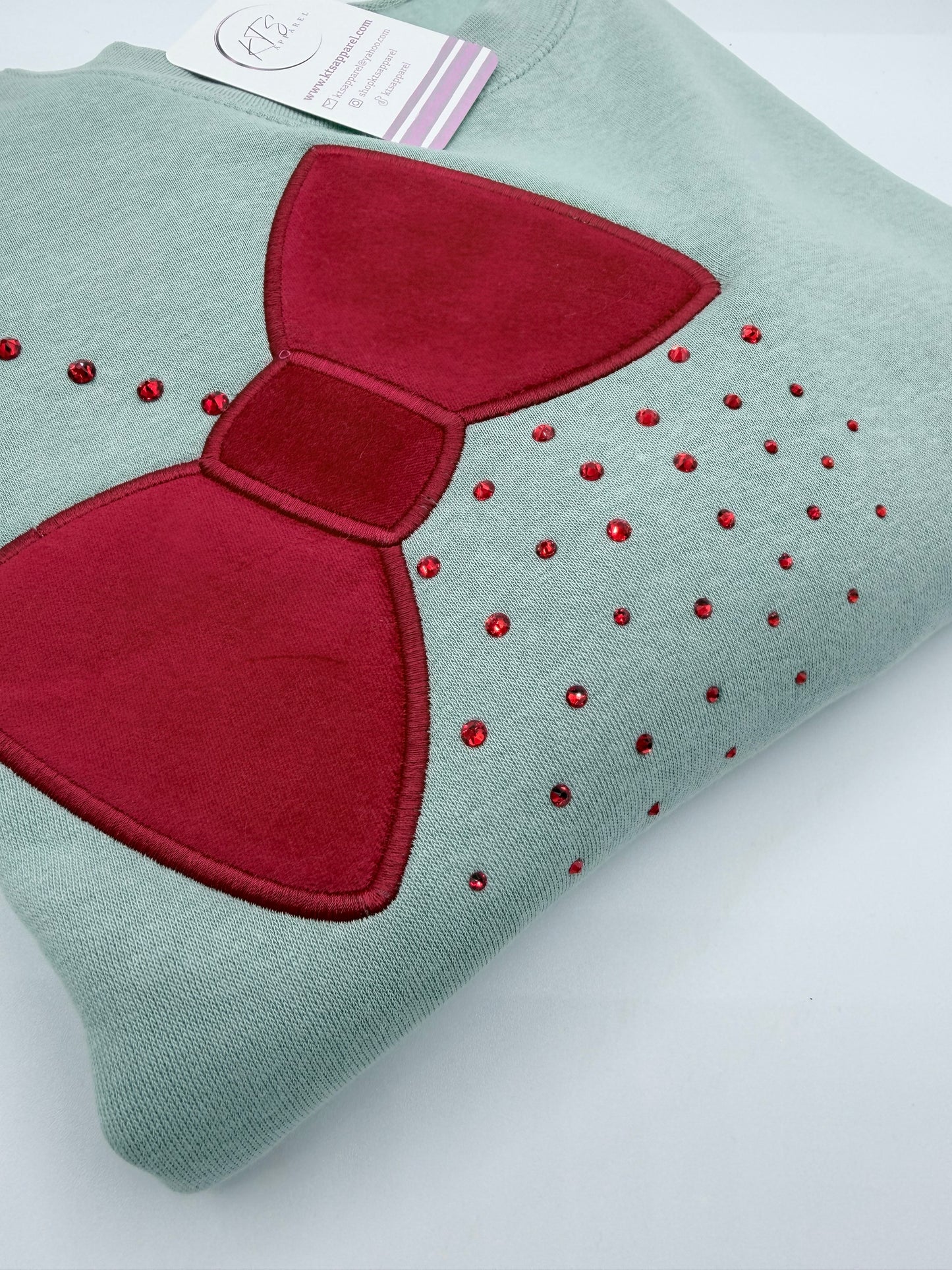 Shoulder Bow Appliqué Embroidery Design